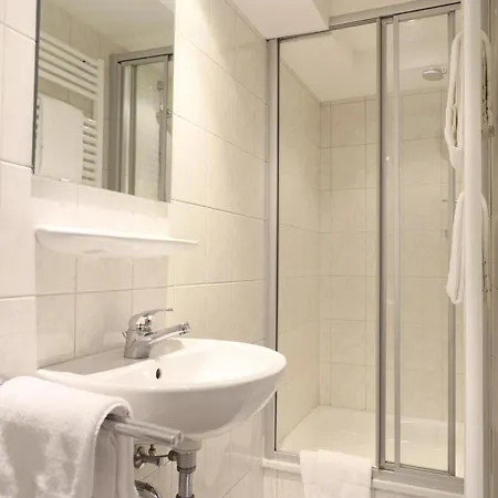 Geschmackvoll Eingerichtete Erdgeschosswohnung Fuer 4 Personen Laedt Zum Entspannen Ein.