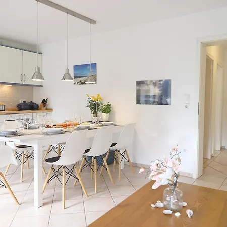 Geschmackvoll Eingerichtete Erdgeschosswohnung Fuer 4 Personen Laedt Zum Entspannen Ein. Westerland