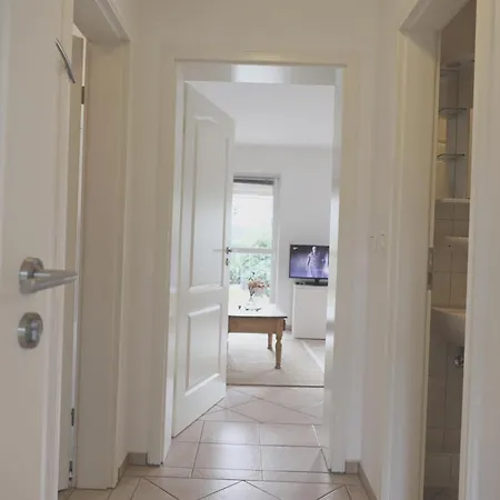 Geschmackvoll Eingerichtete Erdgeschosswohnung Fuer 4 Personen Laedt Zum Entspannen Ein. Lägenhet *