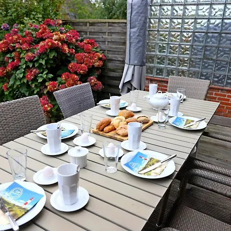 Lägenhet Geschmackvoll Eingerichtete Erdgeschosswohnung Fuer 4 Personen Laedt Zum Entspannen Ein. *