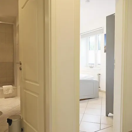 Geschmackvoll Eingerichtete Erdgeschosswohnung Fuer 4 Personen Laedt Zum Entspannen Ein. Lägenhet Westerland