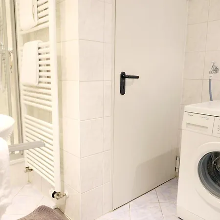 Geschmackvoll Eingerichtete Erdgeschosswohnung Fuer 4 Personen Laedt Zum Entspannen Ein. *