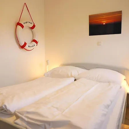 Geschmackvoll Eingerichtete Erdgeschosswohnung Fuer 4 Personen Laedt Zum Entspannen Ein. * Westerland