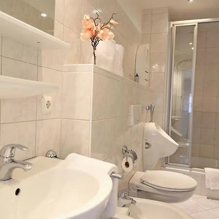 Geschmackvoll Eingerichtete Erdgeschosswohnung Fuer 4 Personen Laedt Zum Entspannen Ein.