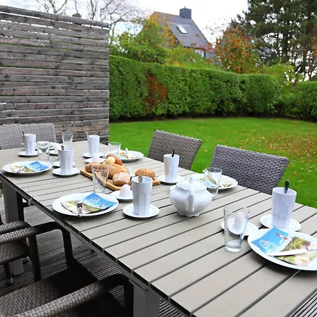 Geschmackvoll Eingerichtete Erdgeschosswohnung Fuer 4 Personen Laedt Zum Entspannen Ein. Lägenhet *
