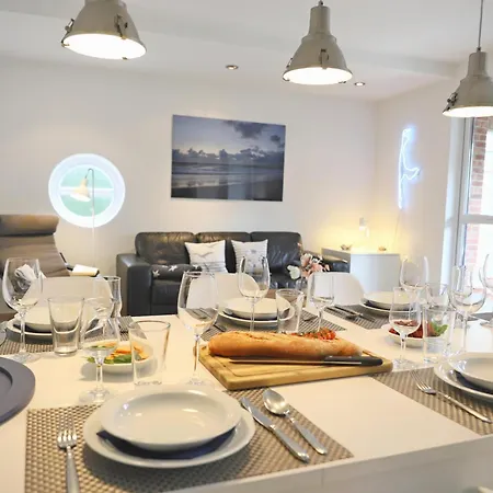 Geschmackvoll Eingerichtete Erdgeschosswohnung Fuer 4 Personen Laedt Zum Entspannen Ein. Lägenhet Westerland