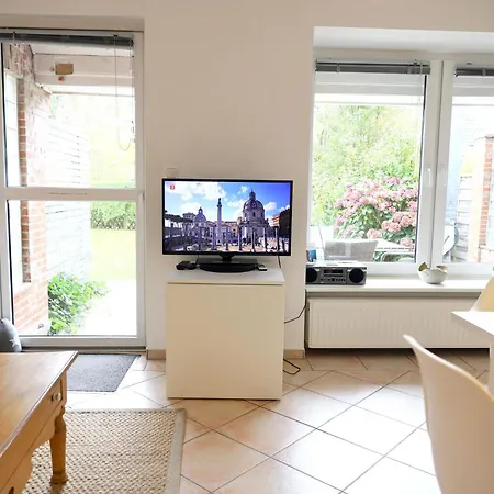 Geschmackvoll Eingerichtete Erdgeschosswohnung Fuer 4 Personen Laedt Zum Entspannen Ein. *