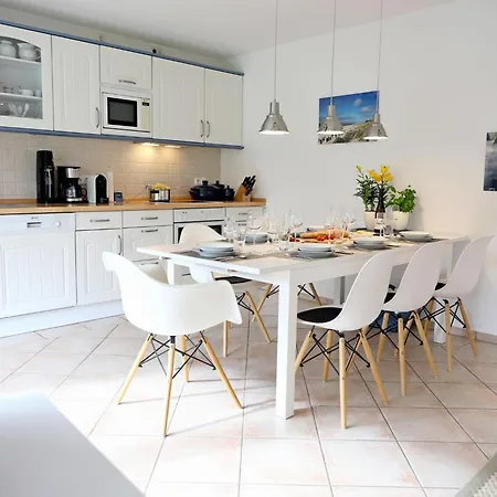 Geschmackvoll Eingerichtete Erdgeschosswohnung Fuer 4 Personen Laedt Zum Entspannen Ein. Lägenhet *