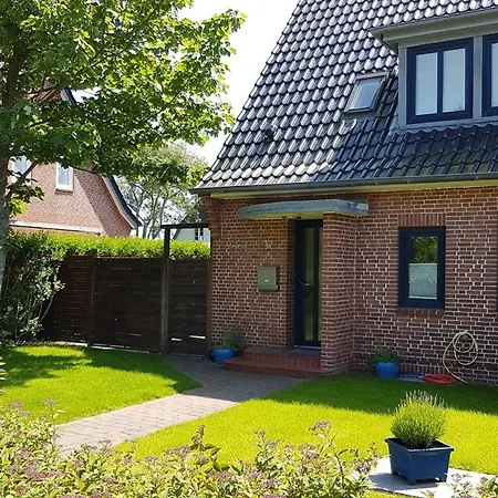 Geschmackvoll Eingerichtete Erdgeschosswohnung Fuer 4 Personen Laedt Zum Entspannen Ein. Westerland